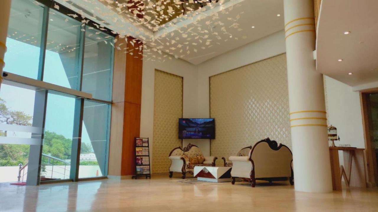 Radisson Hotel Bareilly Airport Eksteriør bilde