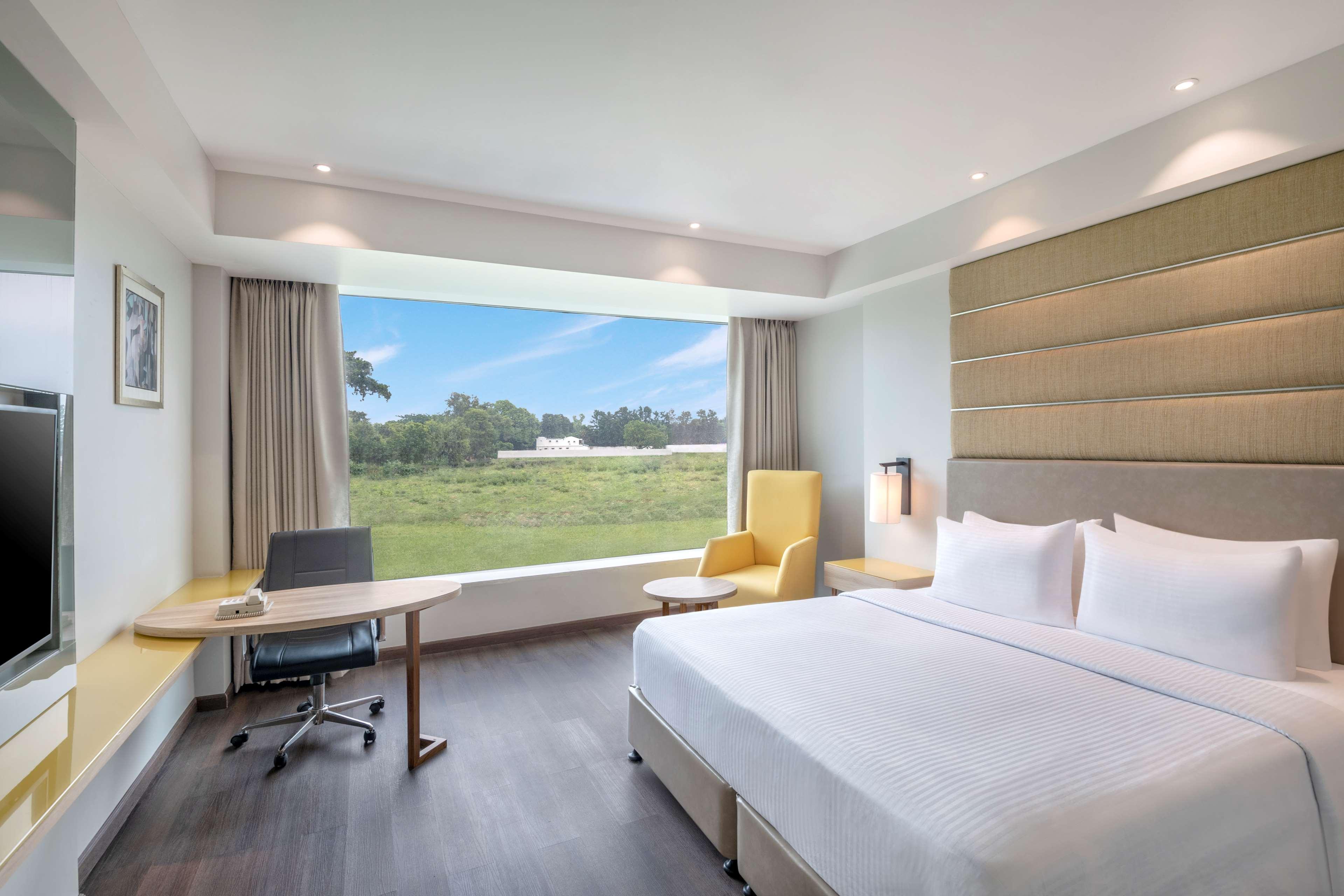 Radisson Hotel Bareilly Airport Eksteriør bilde